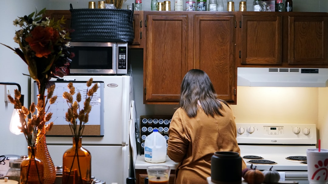 Best Trash Cans for Small Apartment Kitchens Under $50 in 2026
